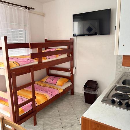 Apartments Kristina วีร์ ภายนอก รูปภาพ
