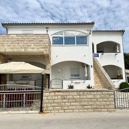 Apartments Kristina วีร์ ภายนอก รูปภาพ