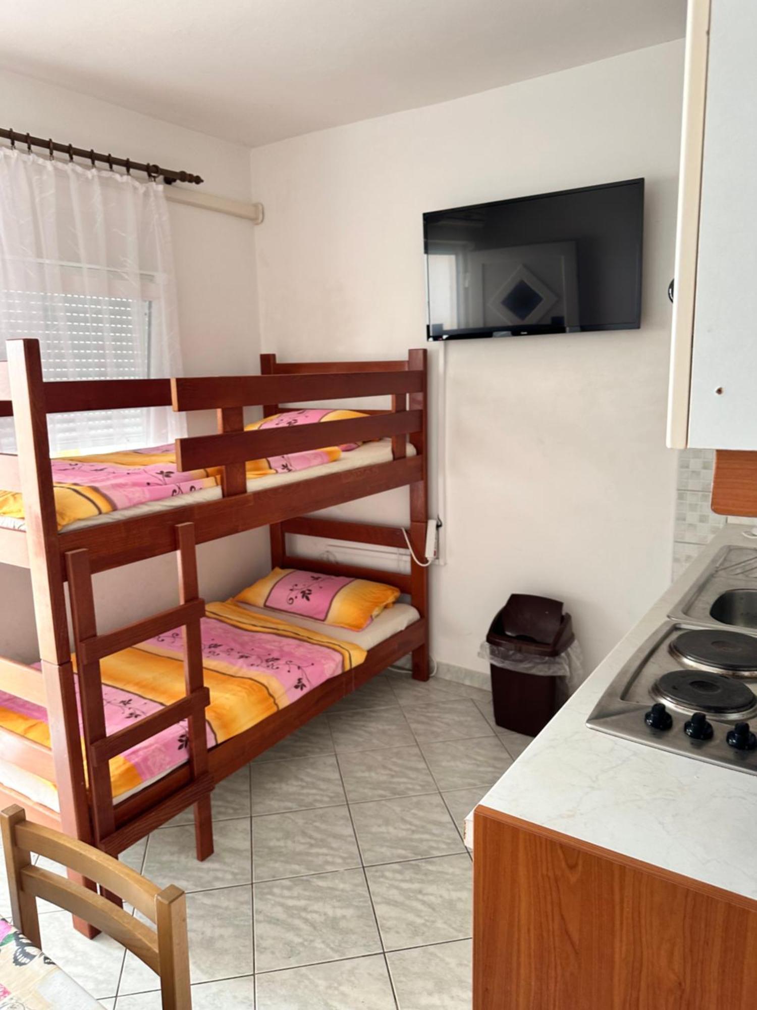 Apartments Kristina วีร์ ภายนอก รูปภาพ