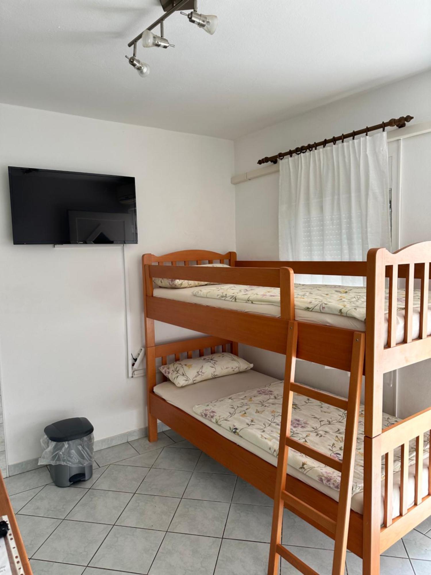 Apartments Kristina วีร์ ภายนอก รูปภาพ
