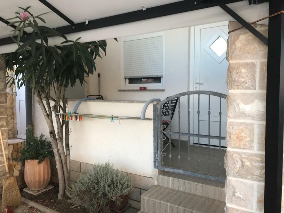 Apartments Kristina วีร์ ภายนอก รูปภาพ